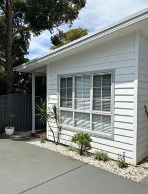 Woonona Family Beach Villa 2 bedroom Brand new, Wollongong